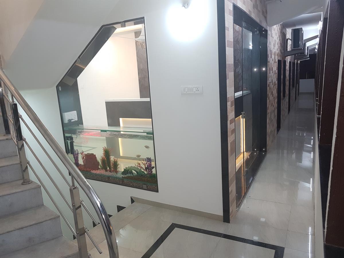 Nova Hotel Star Palace Раджкот Экстерьер фото
